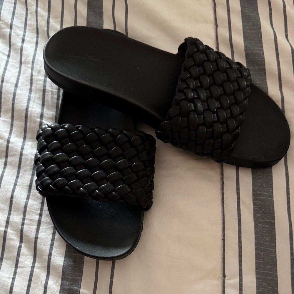 Universal Thread Black Braided Sandals